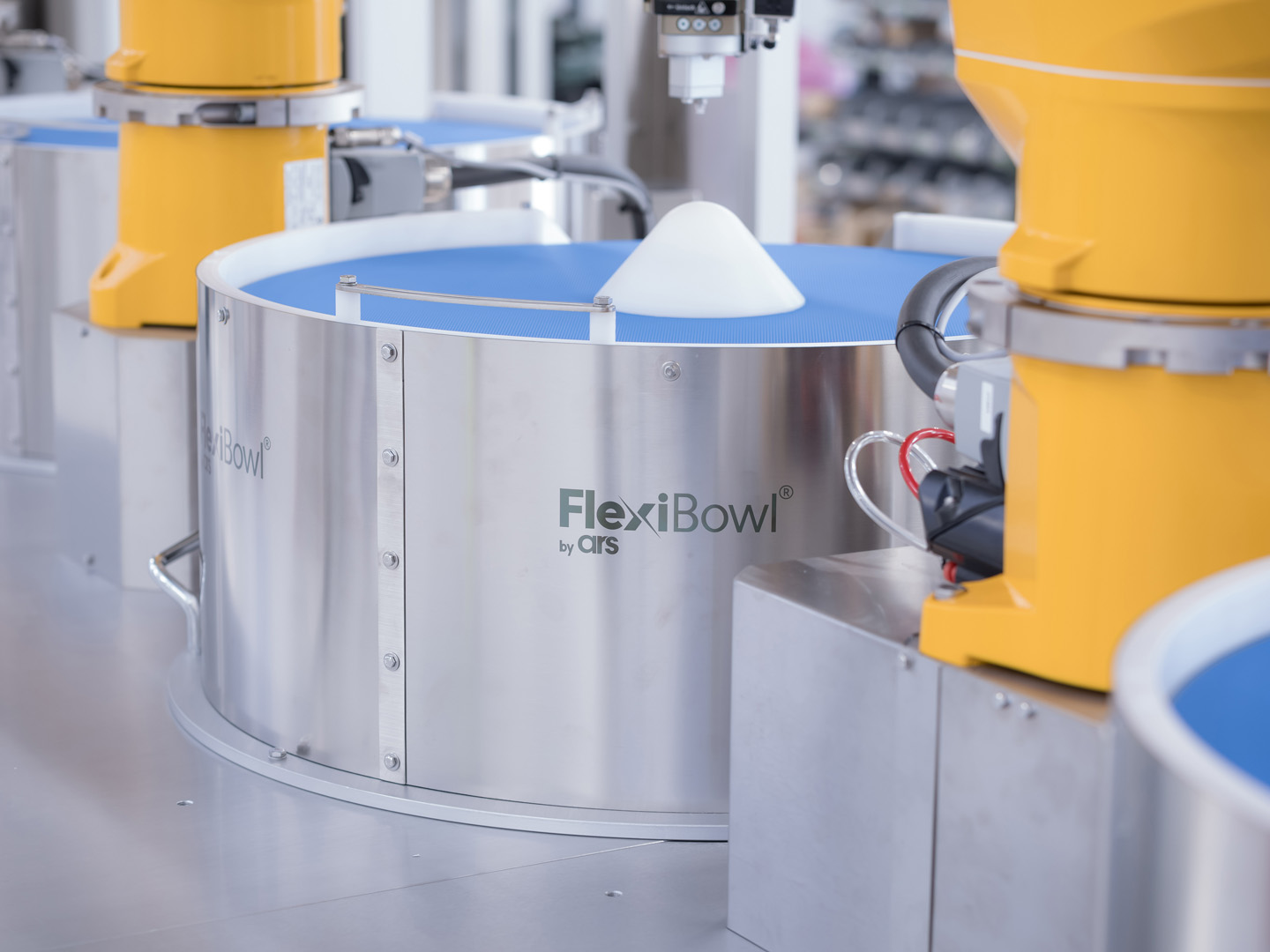 Competitiveness through flexible parts feeding